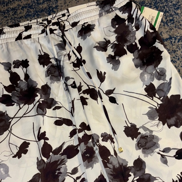 Anne Klein Black Floral Pants - Picture 2 of 7